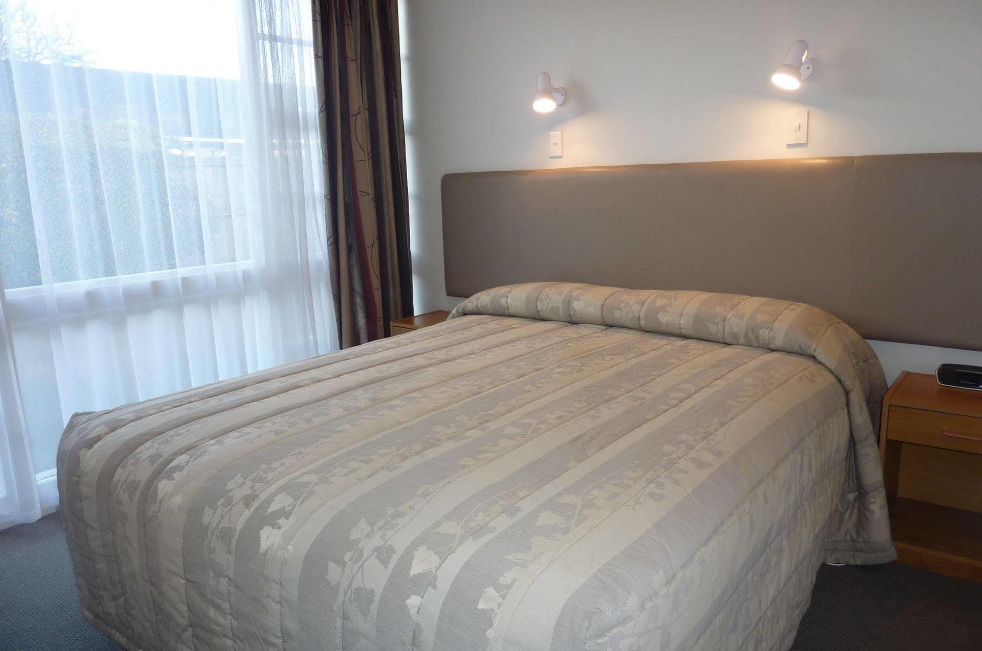 Colonial Inn Motel Крайстчёрч Экстерьер фото